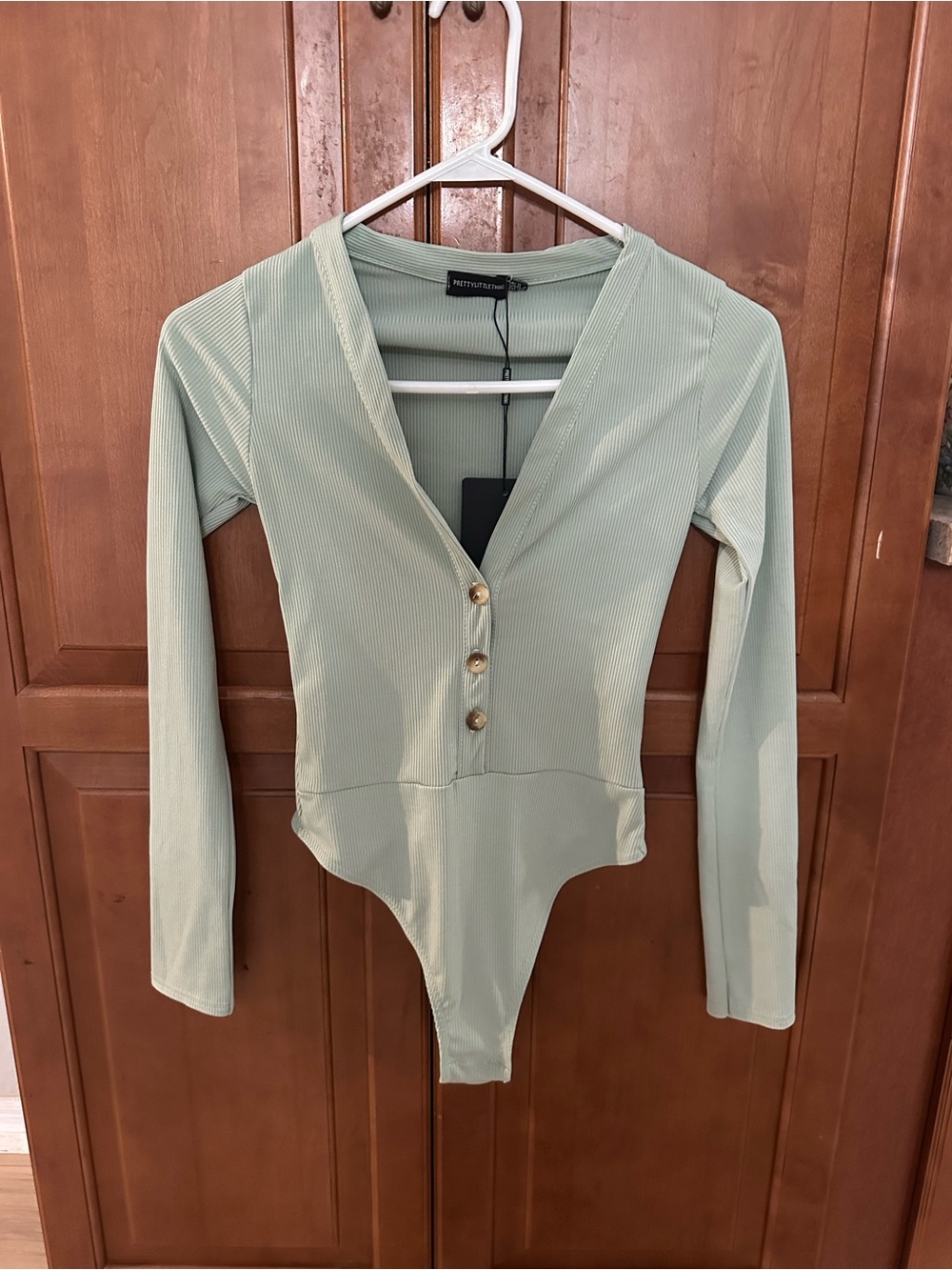 PrettyLittleThing Sage Green Ribbed Long Sleeve Bodysuit